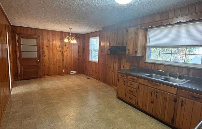 Updated 3bd/2bth home with Remodeled Master Suite & Prime Location!