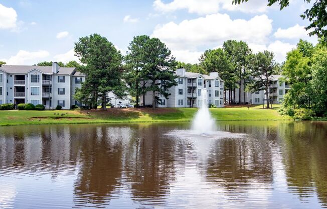 Sutter Lake Apartments Lake with Foundtain