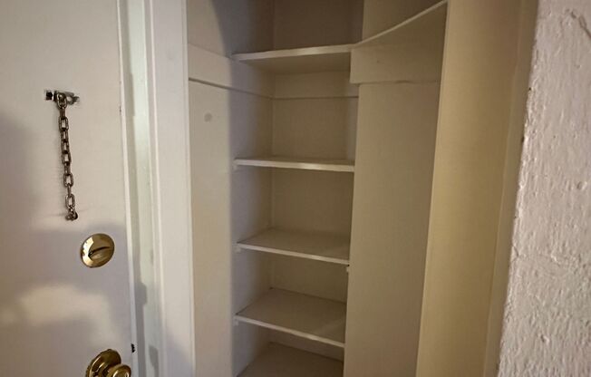Studio, 1 bath, 320 sqft, $850, Unit C