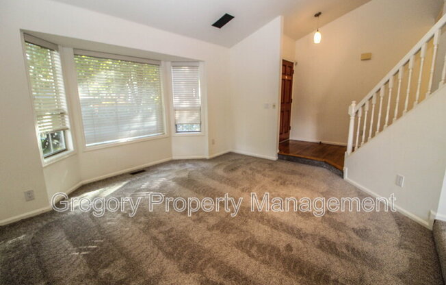 11933 109 AVE NE 