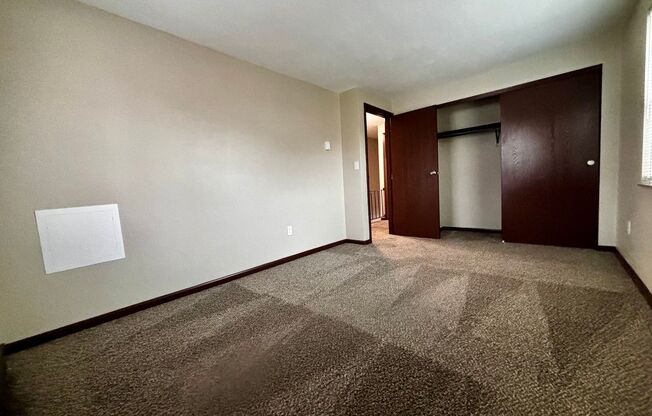 2 beds, 1.5 baths, $1,195, Unit 1276 Sanlor Ave 1