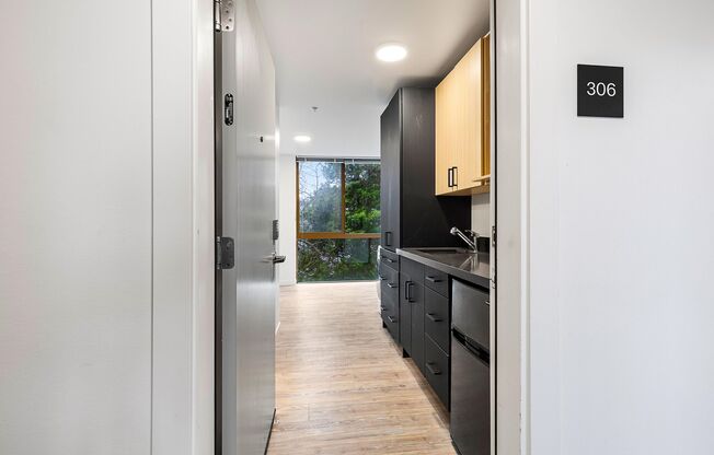 Studio, 1 bath, 187 sqft, $915, Unit 212