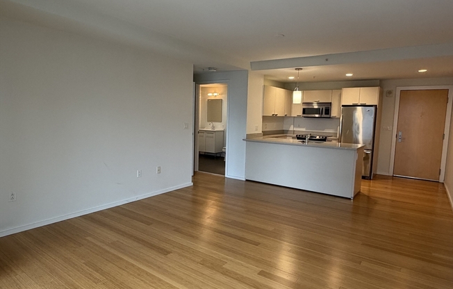 1 bed, 1 bath, 800 sqft, $3,600, Unit 402