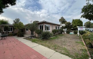Remodeled & MOVE IN READY 2+1 duplex in Panorama City FOR LEASE!