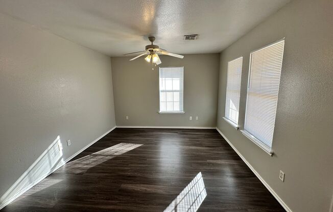 Move -in Special: Remodeled 4 bed 2 bath in Midwest City