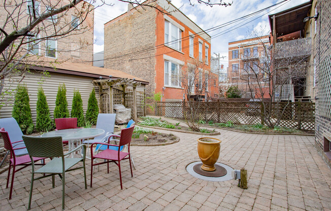 622 West Briar Place