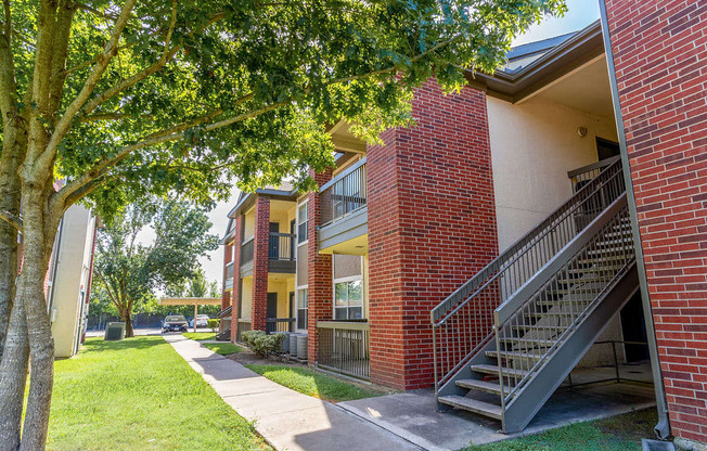 exterior shot of pearland tx apartments