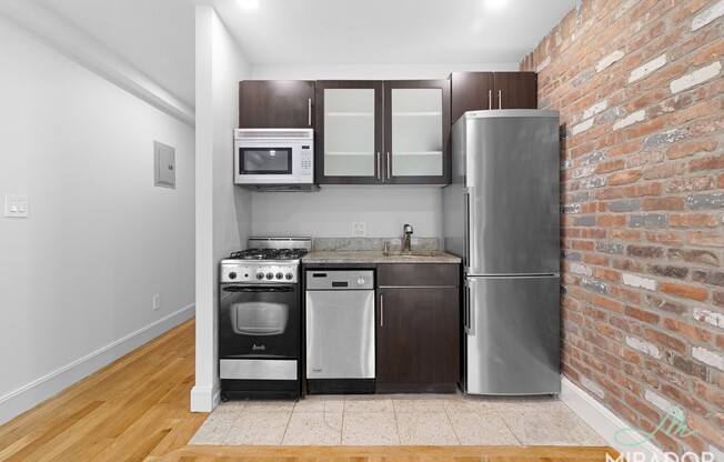 636 E 11 ST