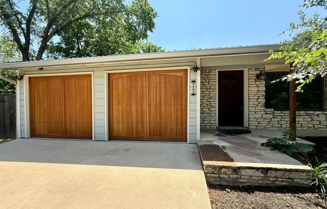 Large Home in East Austin! Available Now.