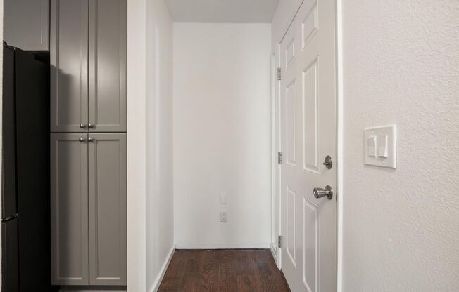 Updated 2BD/2BA Condo in North Portland! Scenic Views!