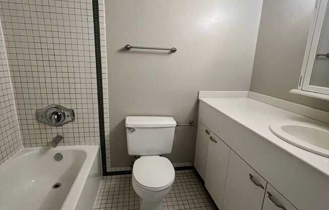 Studio, 1 bath, $1,950, Unit (#33)