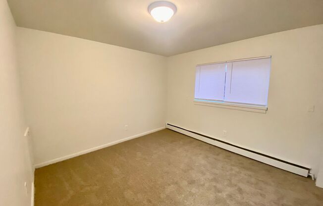 2 beds, 1 bath, $1,295, Unit 4