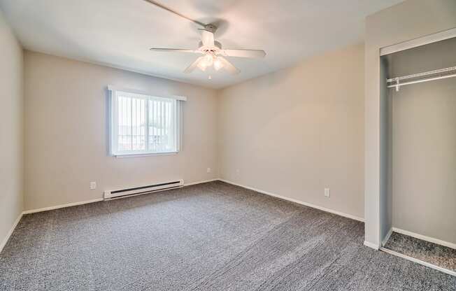 Bedroom With Ceiling Fan at Glen Hills Apartments, Glendale, Wisconsin