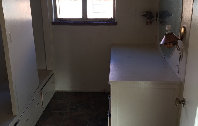 Studio, 1 bath, 500 sqft, $825, Unit Unit 05