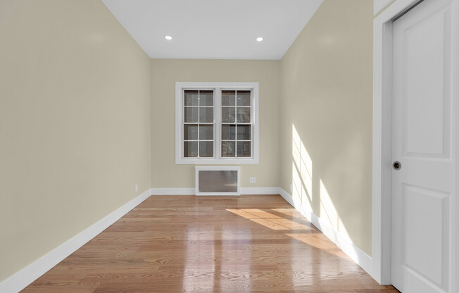 334 E 8 ST