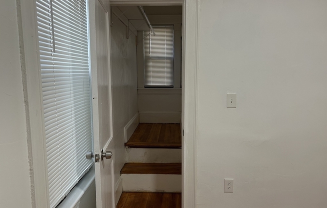 3 beds, 1 bath, 1,300 sqft, $4,500, Unit 1