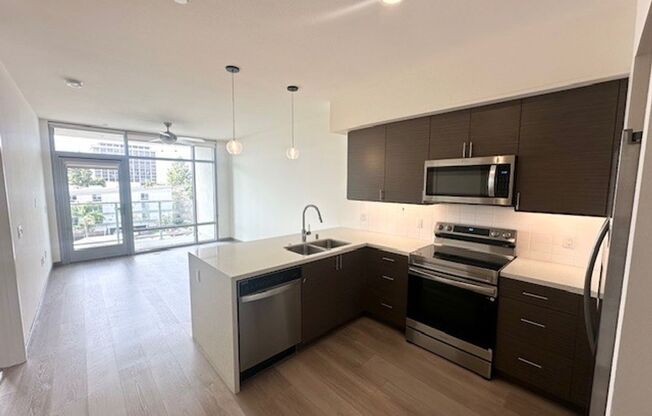 1 bed, 1 bath, 587 sqft, $3,195, Unit 610