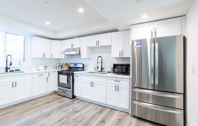 MH 1530 W 37th St