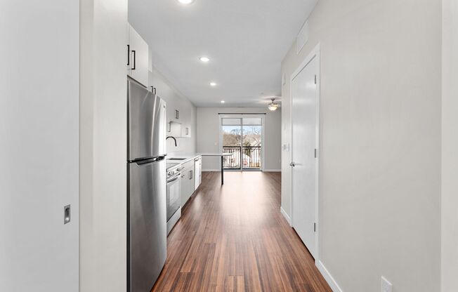 Studio, 1 bath, 525 sqft, $1,095, Unit 415