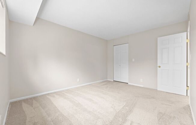 2 beds, 1 bath, 800 sqft, $1,100, Unit 379-206