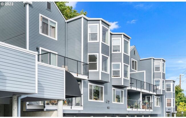 Lair Hill Heights Condominiums