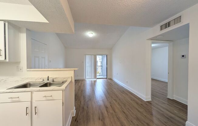 Bright 1BR/1BA Condo – Convenient Kendall Location