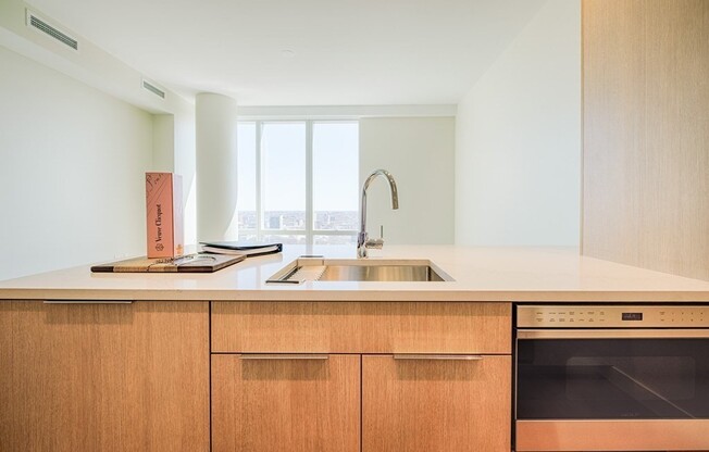 1 bed, 1 bath, 815 sqft, $4,800, Unit 25H