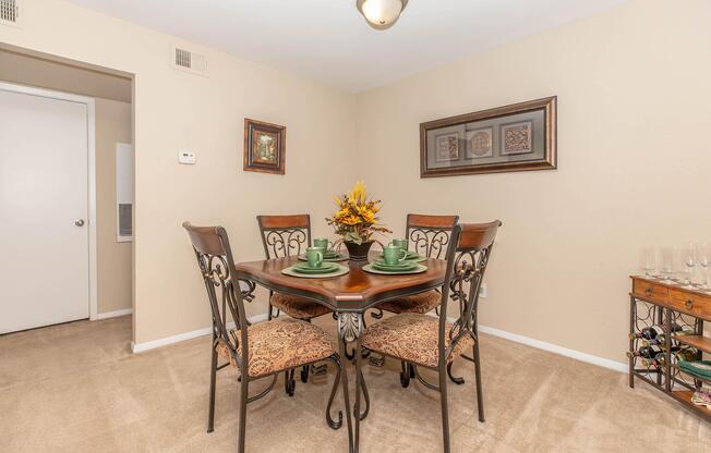 1 bed, 1 bath, 745 sqft, $895