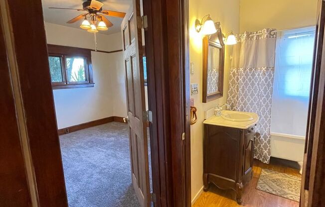 2 beds, 1 bath, $3,100