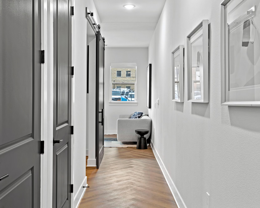 239 W 9 ST