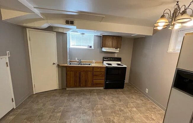 5543 25 AVE