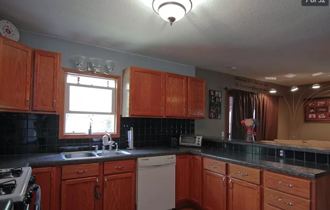 2 beds, 1.5 baths, $1,350