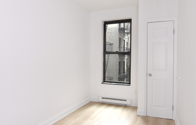 3 beds, 1 bath, $4,537, Unit 27