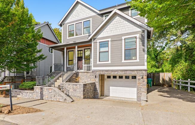 Beautiful 3-Bedroom Home with A/C, Garage & Modern Finishes!