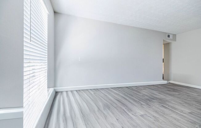 2 beds, 1 bath, 805 sqft, $1,100, Unit S251