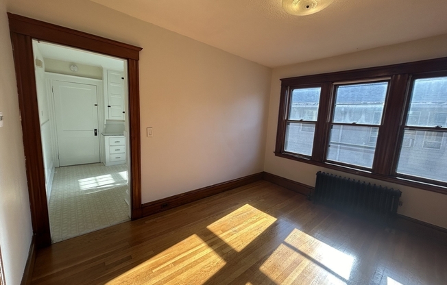 2 beds, 1 bath, 1,000 sqft, $2,400, Unit 2