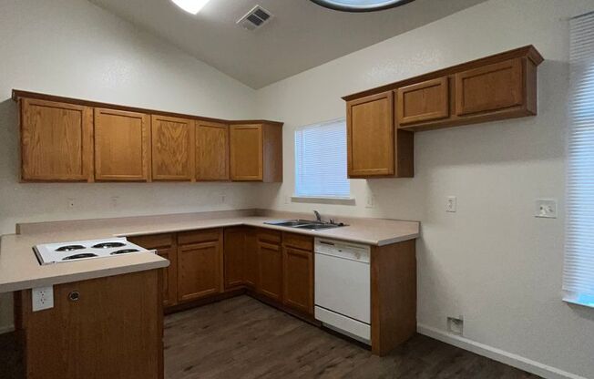 2 beds, 2 baths, $1,450, Unit 2417