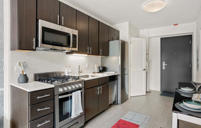709 N WLS