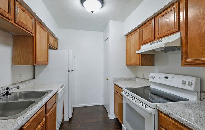 3 beds, 2 baths, $1,350, Unit 1083