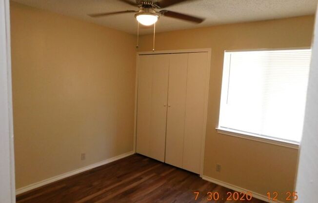 2 beds, 1 bath, $895