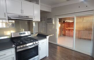 2 beds, 1 bath, $2,095, Unit K