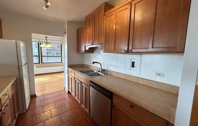 2 beds, 1 bath, 1,250 sqft, $2,700, Unit 418-0405