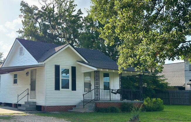 Comfortable Charm on Stumberg Lane – 3 Bed, 2 Bath Home in Prime Location!