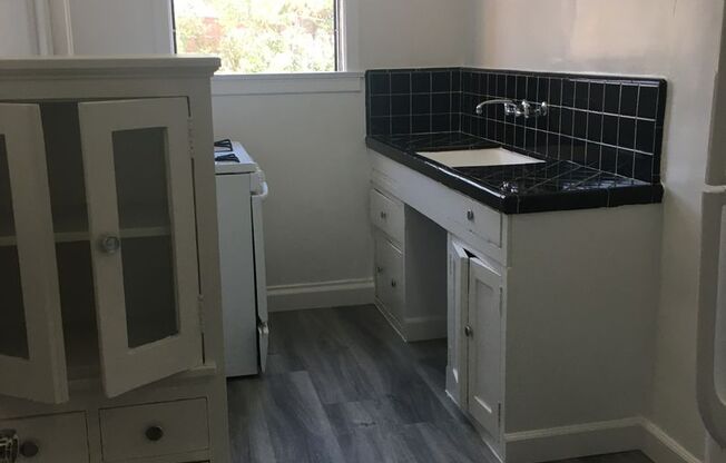 Studio, 1 bath, 600 sqft, $1,595, Unit 406