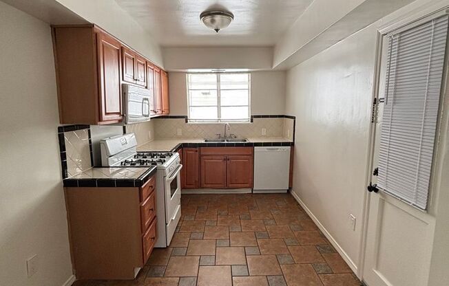 Classic & Charming Mariposa Apartments!