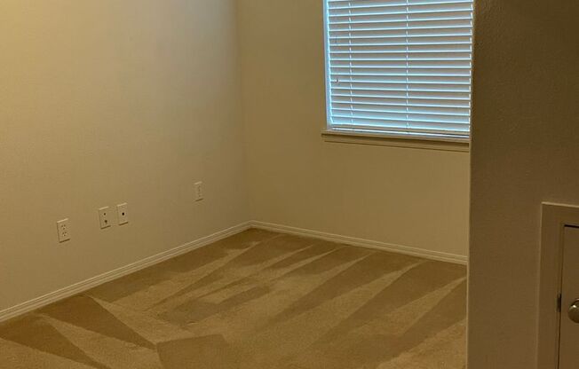 3br/3ba Townhouse near 170th ave MAX station