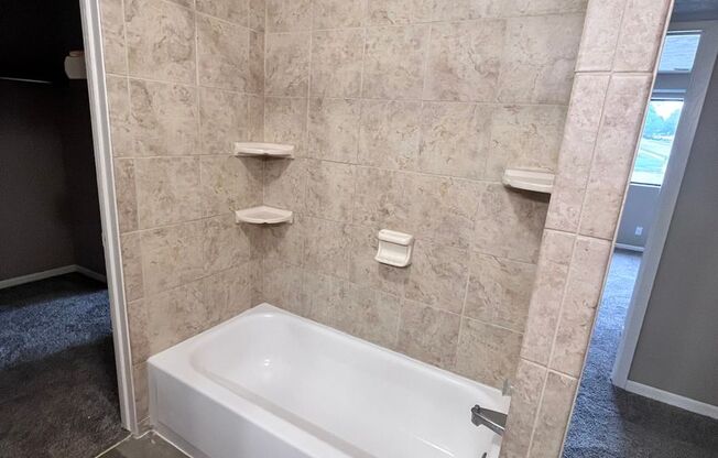 2 beds, 1 bath, 900 sqft, $949, Unit 232