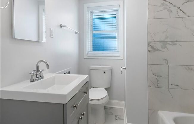 3 beds, 1 bath, 950 sqft, $2,125, Unit 2715-2