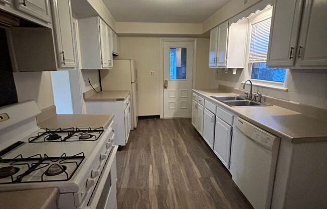 3 beds, 1 bath, $1,350