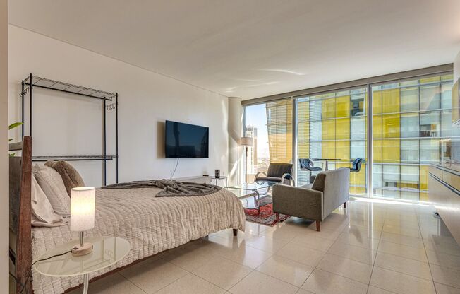 Veer Towers 1710W-Strip Views from this Fully Furnished Studio Residence